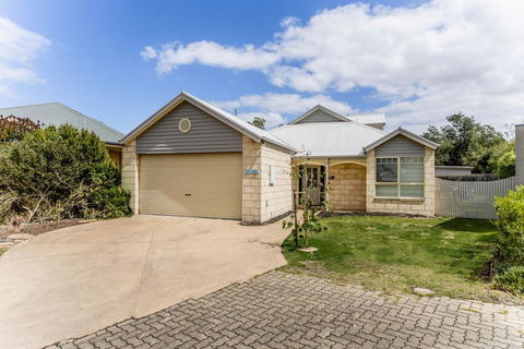 WALKIN' ON SUNSHINE - Australian Directory 0