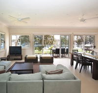 Wangi Lakehouse - renovated Lake Macquarie lakefront Location - Australian Directory