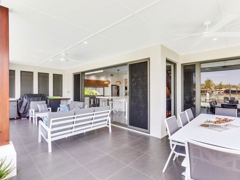 WATERFRONT HOME BORDERING MOOLOOLABA - Australian Directory 2