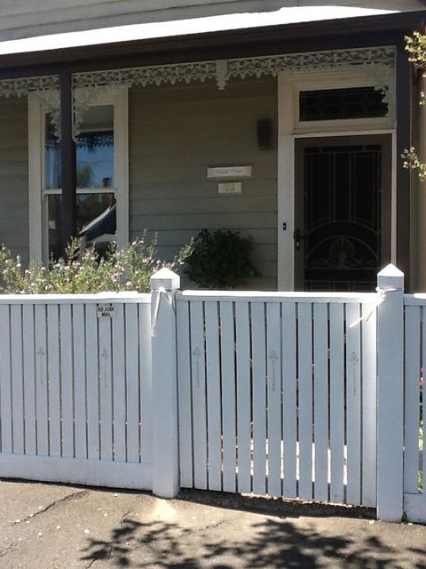 Redruth Cottage - Australian Directory 22