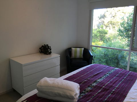 Andrew's On Topaz - Australian Directory 14