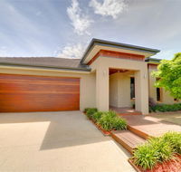 Newington Lakehouse - Australian Directory