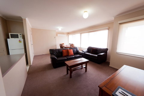 National Hotel Complex Bendigo - Australian Directory 36