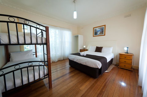 National Hotel Complex Bendigo - Australian Directory 39