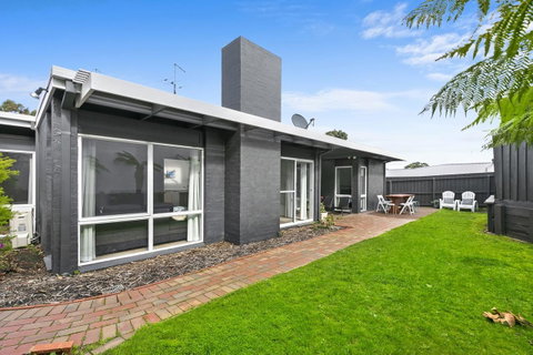 Mysa Anglesea Sleeps 7 WiFi SmartTV Cafes Shops - Australian Directory 5