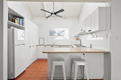 Mysa Anglesea Sleeps 7 WiFi SmartTV Cafes Shops - Australian Directory 3