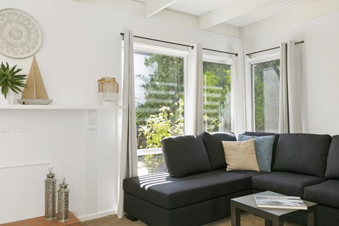 Mysa Anglesea Sleeps 7 WiFi SmartTV Cafes Shops - Australian Directory 0
