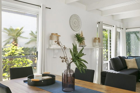 Mysa Anglesea Sleeps 7 WiFi SmartTV Cafes Shops - Australian Directory 1