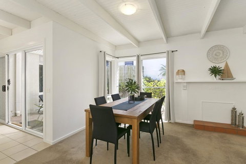 Mysa Anglesea Sleeps 7 WiFi SmartTV Cafes Shops - Australian Directory 9