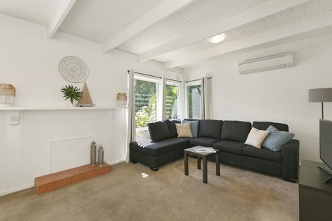 Mysa Anglesea Sleeps 7 WiFi SmartTV Cafes Shops - Australian Directory 2