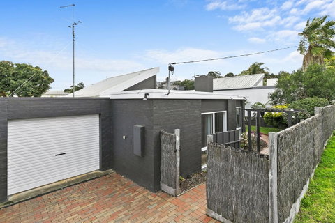 Mysa Anglesea Sleeps 7 WiFi SmartTV Cafes Shops - Australian Directory 14