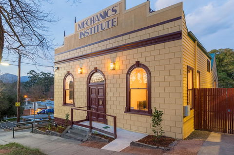 The Old Mechanics - Australian Directory 0