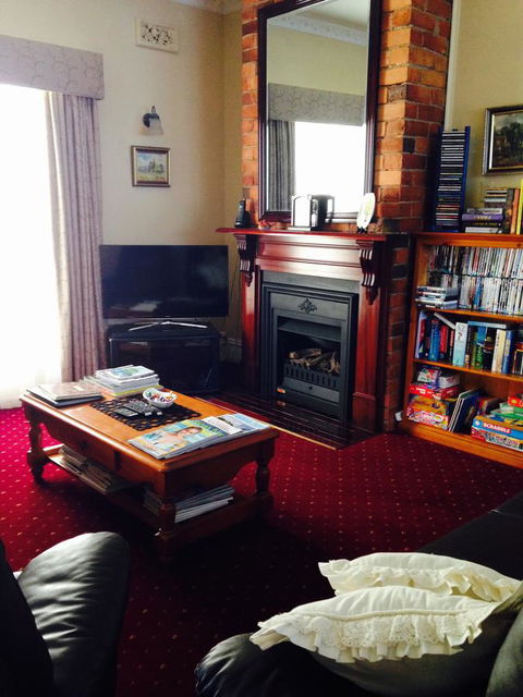 Airleigh-Rose Cottage - Australian Directory 38