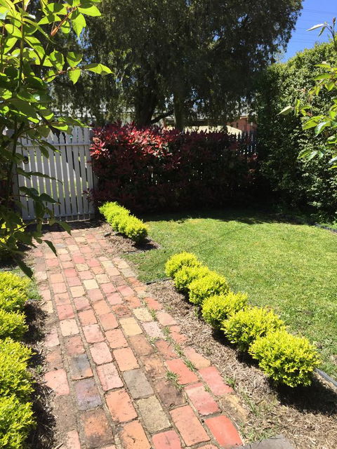 Airleigh-Rose Cottage - Australian Directory 40