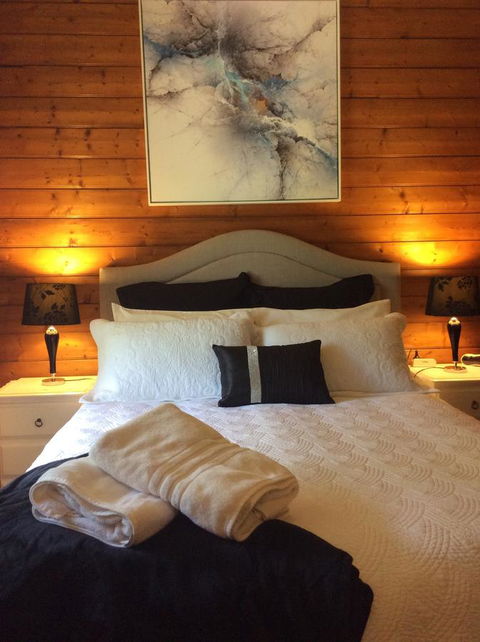 Airleigh-Rose Cottage - Australian Directory 6