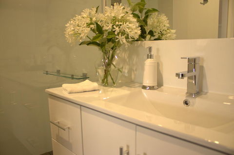 Airleigh-Rose Cottage - Australian Directory 37