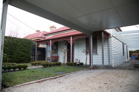 Airleigh-Rose Cottage - Australian Directory 4