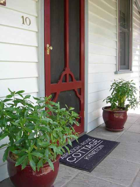 Airleigh-Rose Cottage - Australian Directory 28