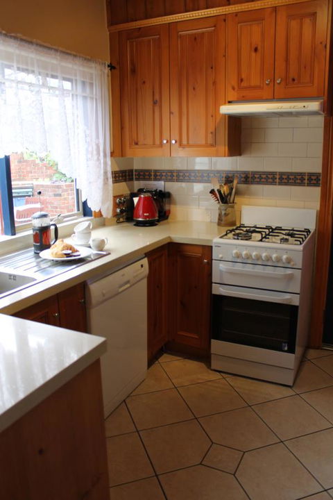 Airleigh-Rose Cottage - Australian Directory 44