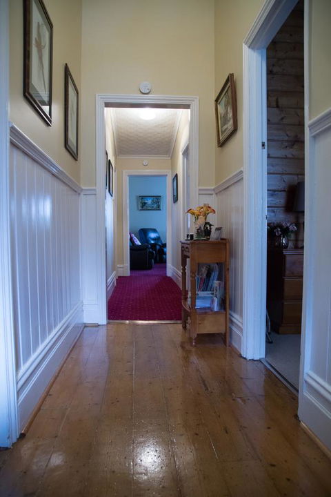 Airleigh-Rose Cottage - Australian Directory 25