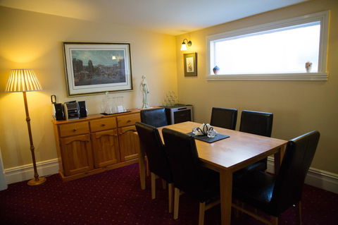 Airleigh-Rose Cottage - Australian Directory 12
