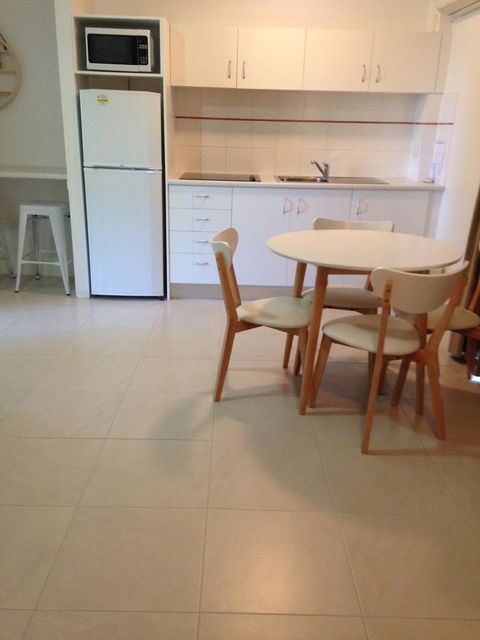 Chez Noosa Resort Motel - Australian Directory 30