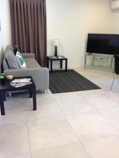 Chez Noosa Resort Motel - Australian Directory 14