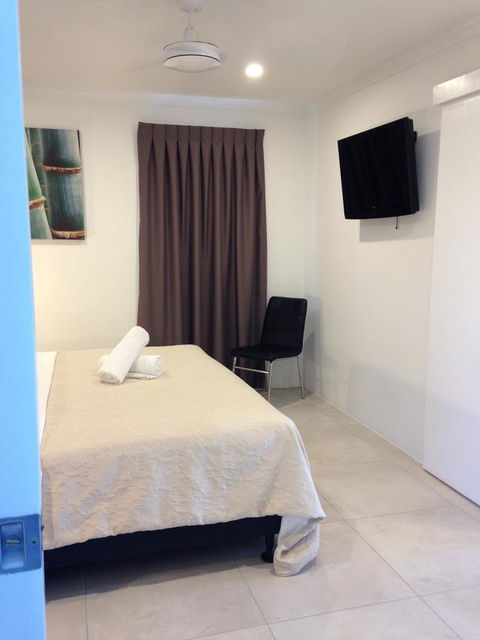 Chez Noosa Resort Motel - Australian Directory 12