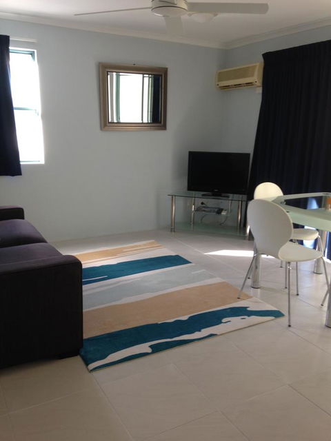 Chez Noosa Resort Motel - Australian Directory 23