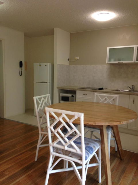 Chez Noosa Resort Motel - Australian Directory 33