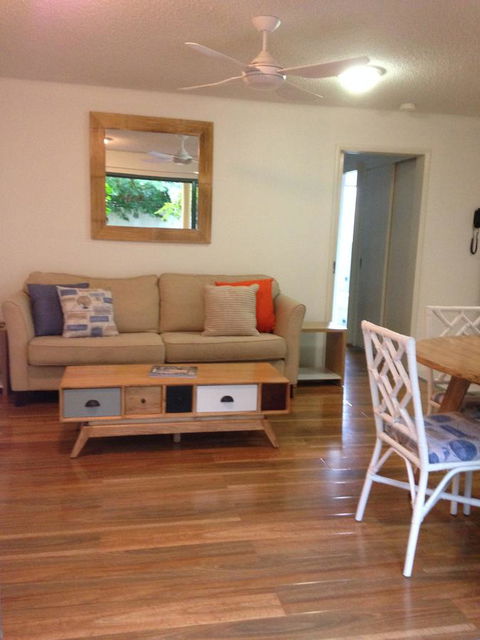 Chez Noosa Resort Motel - Australian Directory 35