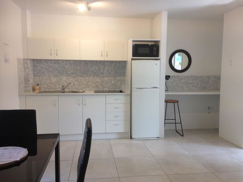 Chez Noosa Resort Motel - Australian Directory 5