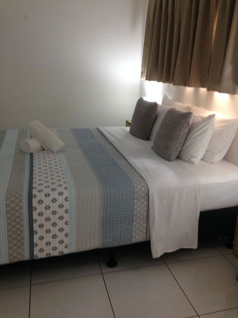 Chez Noosa Resort Motel - Australian Directory 27