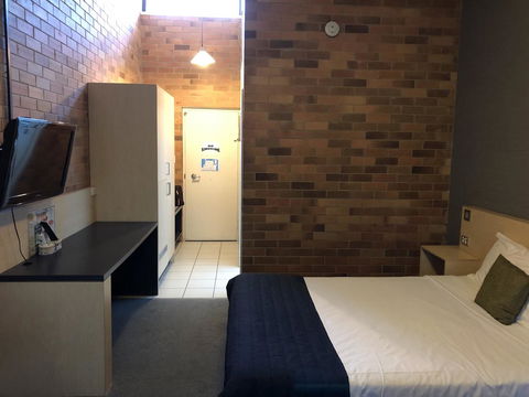 Bribie Island Hotel - Australian Directory 3