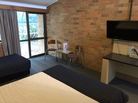 Bribie Island Hotel - Australian Directory 20