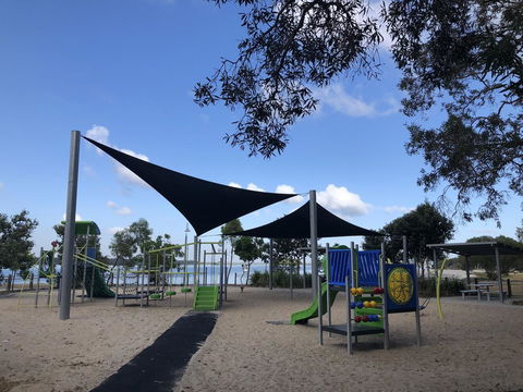 Bribie Island Hotel - Australian Directory 23