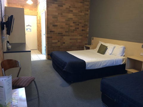 Bribie Island Hotel - Australian Directory 17