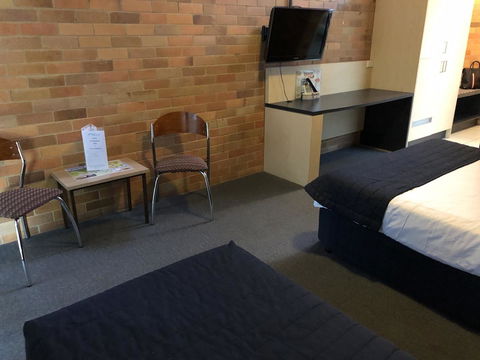 Bribie Island Hotel - Australian Directory 18
