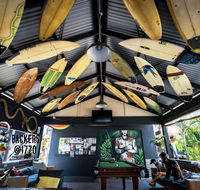Backpackers at 1770 - Australian Directory