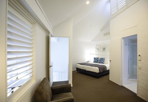 Ocean Breeze Resort - Australian Directory 27