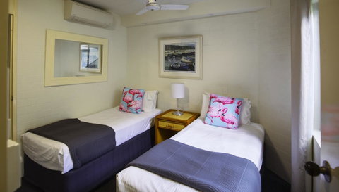 Ocean Breeze Resort - Australian Directory 40