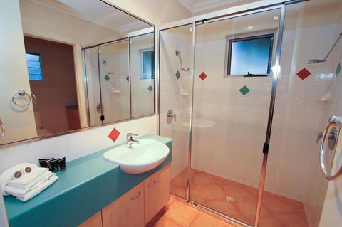 Edge On Beaches Agnes Waters 1770 - Australian Directory 18