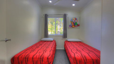 Alex Beach Cabins And Tourist Park - Australian Directory 31
