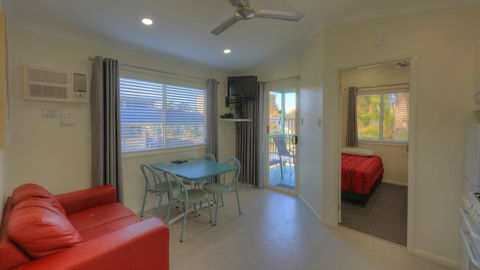 Alex Beach Cabins And Tourist Park - Australian Directory 32