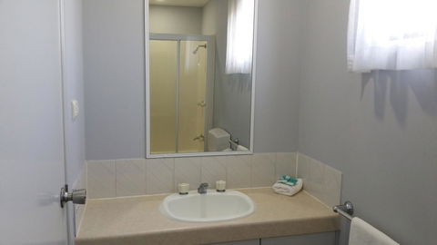 Alex Beach Cabins And Tourist Park - Australian Directory 2