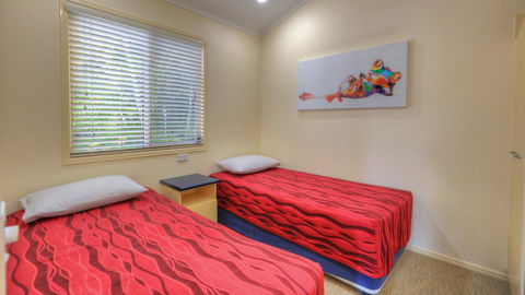 Alex Beach Cabins And Tourist Park - Australian Directory 12