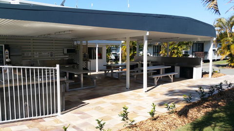 Alex Beach Cabins And Tourist Park - Australian Directory 21