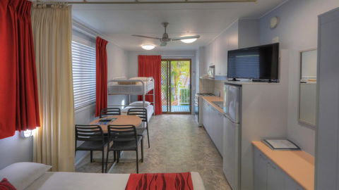 Alex Beach Cabins And Tourist Park - Australian Directory 33