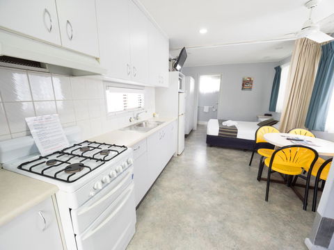 Alex Beach Cabins And Tourist Park - Australian Directory 29