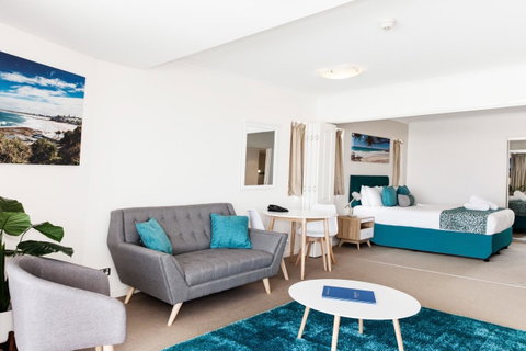 Ocean Views Resort Caloundra - Australian Directory 36